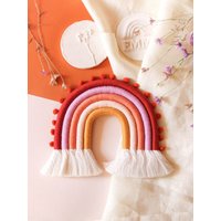 Helle Farben Makramee Regenbogen Wandbehang Mit Pompoms, Fibre Regenbogen, Kinderzimmer Wanddeko von TvoyeMacrame