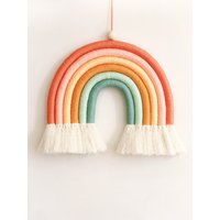 Retro Farben Makramee Regenbogen Wandbehang, Kinderzimmer Wandkunst, Baby Geschenk von TvoyeMacrame