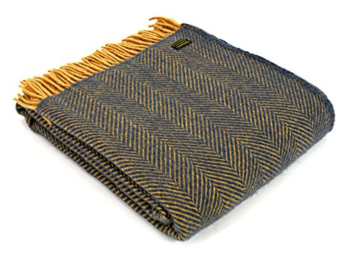 Decke mit Fischgrätenmuster, reine Schurwolle, marineblau/senffarben, hergestellt in Großbritannien von Tweedmill Textiles