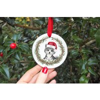 Personalisierte Akita Weihnachtsdekoration I Weihnachtskugel, Erstes Weihnachten Des Welpen, Neuer Welpe, Hundegeschenk, Hundekugel, Wursthund von TweedsideDesignCo