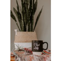 Plant Lady Tasse - Pflanzenliebhaber Gartengeschenk Pflanze Geschenk Pflanzen Sind Freunde Benutzerdefinierte Kaffeetasse Niedliche Große Grüner Plant Lady Tasse - Pflanzenliebhaber Gartengeschenk Pflanze Geschenk Pflanzen Sind Freunde Benutzerdefinierte Kaffeetasse Niedliche Große Grüner von Twelve9Printing