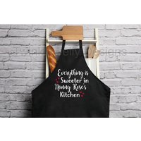 Alles Ist Süßer in Nanny's Kitchen - Personalisierte Erwachsene Schürze von TwinkleJellyDesigns