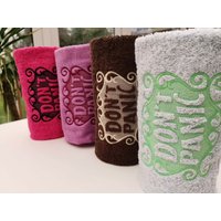 Luxuriöses Besticktes Don't Panic Hand Badetuch Handtuch Tag 25. Mai Geburtstag Weihnachtsgeschenk Nach Maß von TwinkleNeedle