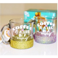 Kaffee Ist Eine Umarmung in Einem Becher Glitzerbecher - Glas Lustiger Goldbecher Twinkle Lil Glasbecher Rosa von TwinkleTwinkleLilJar