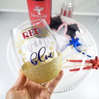 Rotwein Und Blaues Glitzer Weinglas - Fourth Ofwitzy Lustiges Zum Unabhängigkeitstag Of Juli Cup von TwinkleTwinkleLilJar