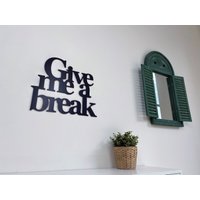 Give Me A Break Holzschild, Motivationsschild, Holzwandkunst, Büro Wanddekoration, Wohnzimmer Schilder, Wohndeko Wohndekoration Geschenk von TwinsUniqueHomeDecor