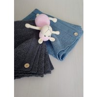 Babydecke Aus Merinowolle - Handgemachte Strickdecke Für Neugeborene Grau Blau Beige Weiß von TwoMirrorsDance