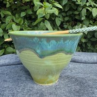 Handgefertigte Keramik Nudelschale, Ramenschale, Lemon/Grün von TwoPeasinaPottery