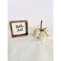 Herbst Gehäkelte Kürbis 70 Farben Neutrale Rustikale Dekoration Mantel Dekor Erntedank Tisch Baby-Mädchen Jungen Kinderzimmer 4 5 6 7 8-Zoll-Weizen von TwoSeasideBabes