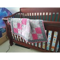 Paris-Block Baby Girl Krippe Quilt von TwoSisCreations