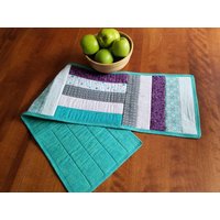 Springtime Stripe Streift Tabellendritten von TwoSisCreations