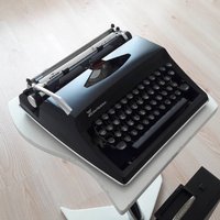 Adler Schreibmaschine Contessa Deluxe Mattschwarze, Vintage Sammlerstück Adler Schreibmaschine Contessa Deluxe Mattschwarze, Vintage Sammlerstück von TypewriterWorld