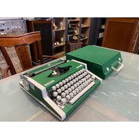 Grüne Olympia Schreibmaschine, Wie Neuer Zustand, Vintage Perfektes Geschenk Für Schriftsteller, Retro Sammlerstück Charm von TypewriterWorld