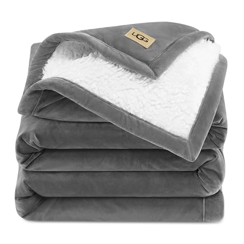 UGG Bliss Sherpa Überwurf - Gemütliche wendbare Akzentdecke - Moderne Wohnkultur - Bequeme & dekorative Decke für Bett oder Sofa - 127 x 177,8 cm - Brennholz von UGG