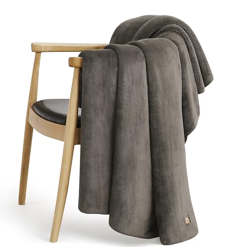 UGG Whitecap Plush Flannel - Oversized Throw Blanket, Sequoia von UGG