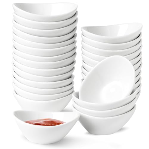 UIBFCWN Keramik Dip Schüsseln Set von 30, 50ml Saucenschalen für Sushi, Weiß Dip Pinch Schüssel, Sojasauce Gerichte, Mini Schüsseln für Charcuterie Board Sushi, Dipschalen Stapelbare von UIBFCWN