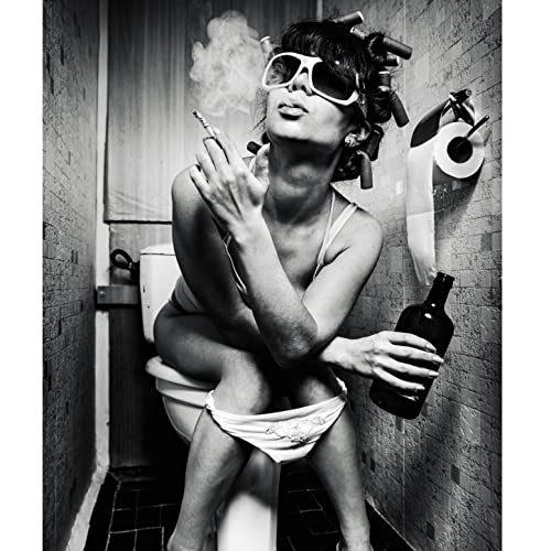 UIGJIOG Bilder Toilette,Sexy Frau auf Toilette mit Rauchen und Trinken,Kunstdruck Poster wc deko, Schwarz & Weiß, modern Bild Bad Badezimmer,21x30cm no Frame von UIGJIOG