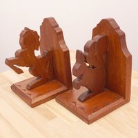 2 Buchstützen Aus Holz || Eichhörnchen Und Pferd Design Skulptur/Figurine Statue Morash Zweier-Set Vintage von UKAmobile