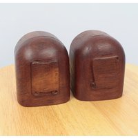 2 Holz Buchstützen/Aus Eichenholz || Antikes Massivholz Set Zwei Mit Geschnitztem Ornament Einer Briefrolle von UKAmobile