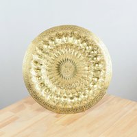 36 cm Teller/Tablett Wandbehang || Vintage Massives Messing Handgemacht Graviertes Abstraktes Design - Sterne Und Blumen Marrakesch 13-11-85 von UKAmobile