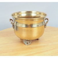Blumentopf/Eimer || Vintage Massives Messingobjekt Mit Griffen Und Erhöht Auf Drei Beinen Blumentopf/Eimer || Vintage Massives Messingobjekt Mit Griffen Und Erhöht Auf Drei Beinen von UKAmobile