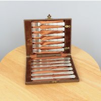 Sechs Gabeln Und Messer/Salatgeschirr Obstgabeln Frühstücksmesser -Gabeln || Epns Sterling Silber Originalkarton Sechs Gabeln Und Messer/Salatgeschirr Obstgabeln Frühstücksmesser -Gabeln || Epns Sterling Silber Originalkarton von UKAmobile