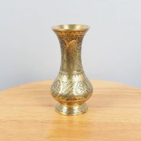 Vintage Vase Aus Massivem Messing || Drachenbild/Blumenmuster Handgemachte Gravierte Ornamente Schwer Für Seine Größe von UKAmobile