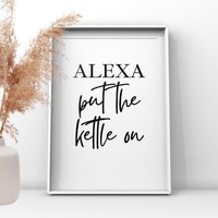 Alexa Setzt Den Wasserkocher Auf, Print, Tee, Kaffee, Bar Dekor, Küchendeko, Hausdruck, Trinkschild, Wohnkultur, Neues Zuhause Geschenk, Wandkunst von UKPrintStudio