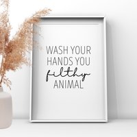 Wash Your Hands You Filthy Animal Print, Wohndekor, Wandkunst, Wc Dekor, Toilettendekor, Lustiger Druck, Badezimmer Schild, Wohngeschenk, Ungerahmte von UKPrintStudio