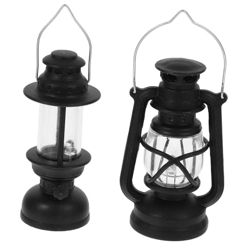 ULDIGI 2 Stück Miniatur Retro Kerosinlampe Detailreiche Puppenhaus Deko Beleuchtbare Miniatur Petroleumlampe Klassische Mini Home Decorations für Innenräume Ornamentale Figuren ULDIGI 2 Stück Miniatur Retro Kerosinlampe Detailreiche Puppenhaus Deko Beleuchtbare Miniatur Petroleumlampe Klassische Mini Home Decorations für Innenräume Ornamentale Figuren von ULDIGI