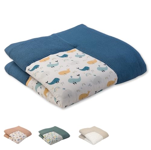 ULLENBOOM ® Baby Krabbeldecke 140x140 cm gepolstert - Blau-Wale (Made in EU) - XXL Krabbeldecke für Baby mit 100% Oeko TEX Baumwolle, ideal als Babydecke & Spieldecke von ULLENBOOM