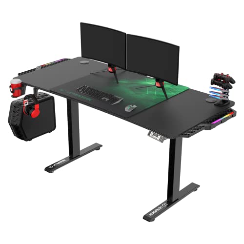 ULTRADESK Level V2 LED RGB Gaming-Schreibtisch mit elektrischer Höhenverstellung | Interner Speicher für 2 Einstellungen | Steckdosenleiste, XXL-Mauspad | Stahlgestell, Grünes Pad, 140x68 cm von ULTRADESK
