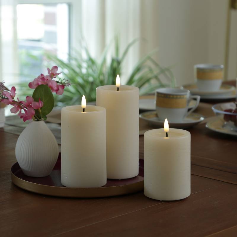LED Kerzenset UNIQUE - Rustik-Optik - 3 Größen - mit Batterien/Fernbedienung - creme - 3er Set von UNIQUE candles