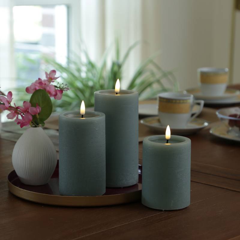 LED Kerzenset UNIQUE - Rustik-Optik - 3 Größen - mit Batterien/Fernbedienung - grün - 3er Set von UNIQUE candles
