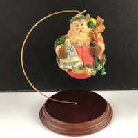 1994 Hallmark Weihnachtsmann Vintage Weihnachten Hoilday Verzierung Figur Harz Ball Statue Skulptur Holzständer Basis Spielzeug Puppe Pferd Teddybär von UNIQUETREASUREFREAK