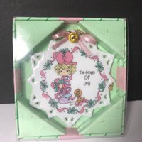 1994 Precious Moments Ornament Vintage Figur Weihnachten Urlaub Tie-Dings Of Joy Tidings Geschenkverpackung Welpe Hund Enesco Nib Box B1 von UNIQUETREASUREFREAK