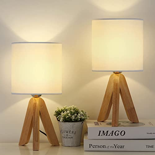 UOMIO 2er Set Tischlampe, Kleine Nachttischlampen mit Holzfuß Leinen Stoffschirm Tischlampe 2er Set mit Holzstativ Lampensockel für Schlafzimmer Wohnzimmer warme Atmosphäre Geschenk Dekor UOMIO 2er Set Tischlampe, Kleine Nachttischlampen mit Holzfuß Leinen Stoffschirm Tischlampe 2er Set mit Holzstativ Lampensockel für Schlafzimmer Wohnzimmer warme Atmosphäre Geschenk Dekor von UOMIO