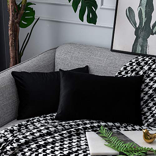 UPOPO 2er Set Samt Kissenbezug Dekorative Einfarbig Kissen Weich Kissenhülle Kissenbezüge Dekokissen Zierkissen Sofakissen für Sofa Couch Schlafzimmer Wohnzimmer mit Reißverschlüsse 30 X 50cm Schwarz von UPOPO