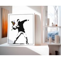 Banksy Bild Blumenwerfer, Blumenstrauss Kunstwerk | Pop Art, Streetart, Graffiti, Wandbild Kunstdruck, Wandkunst, Holzbild, Friedenssymbol Banksy Bild Blumenwerfer, Blumenstrauss Kunstwerk | Pop Art, Streetart, Graffiti, Wandbild Kunstdruck, Wandkunst, Holzbild, Friedenssymbol von URBANKUNST