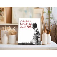 Never Too Young To Dream Big Banksy's Inspirierender Botschaft | Handgefertigter Pop Art Kunstdruck Direkt Aufhängbar Wie Bilerrahmen A3 von URBANKUNST