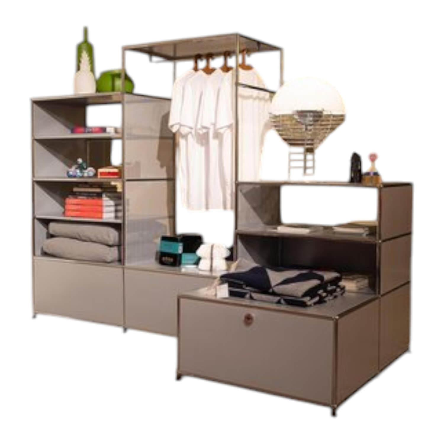 Regal Metall Mattsilber Grau Mit Integrierter Garderobe Und LED Licht Regal Metall Mattsilber Grau Mit Integrierter Garderobe Und LED Licht von USM Haller