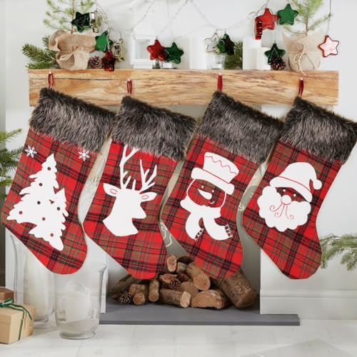 For Holiday Plaid Weihnachtsstrümpfe, 4er-Set mit Weihnachtsmann, Hirsch, Schneemann und Baum-Motiven, entworfen mit Aufhängeschlaufen für Kaminsims, Haken oder Bäume von UTTASU