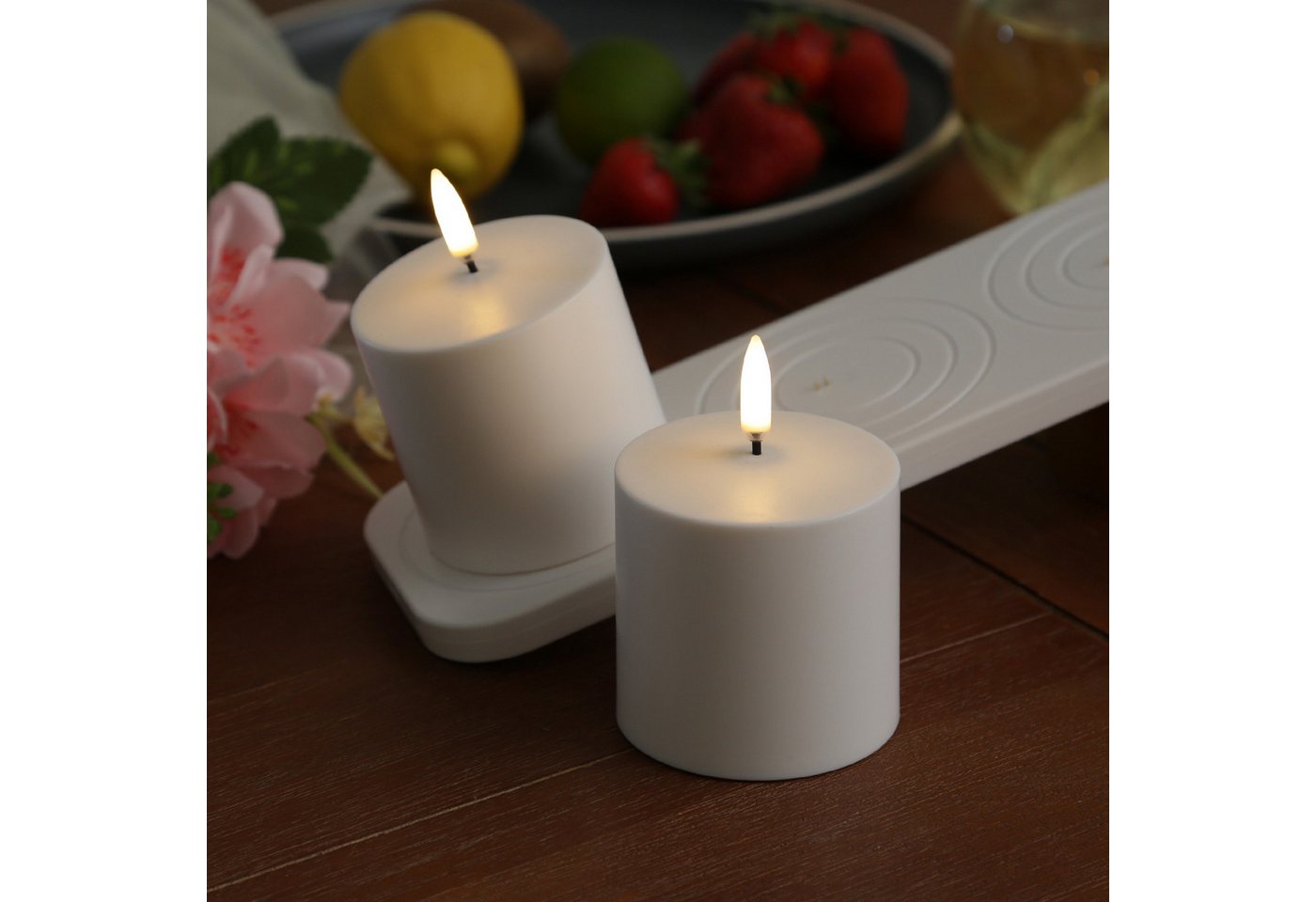 UYUNI Lighting LED-Kerze 2 Stumpenkerzen mit Ladestation aufladbar 6,8x6,8cm Timer Außen weiß (3-tlg) von UYUNI Lighting