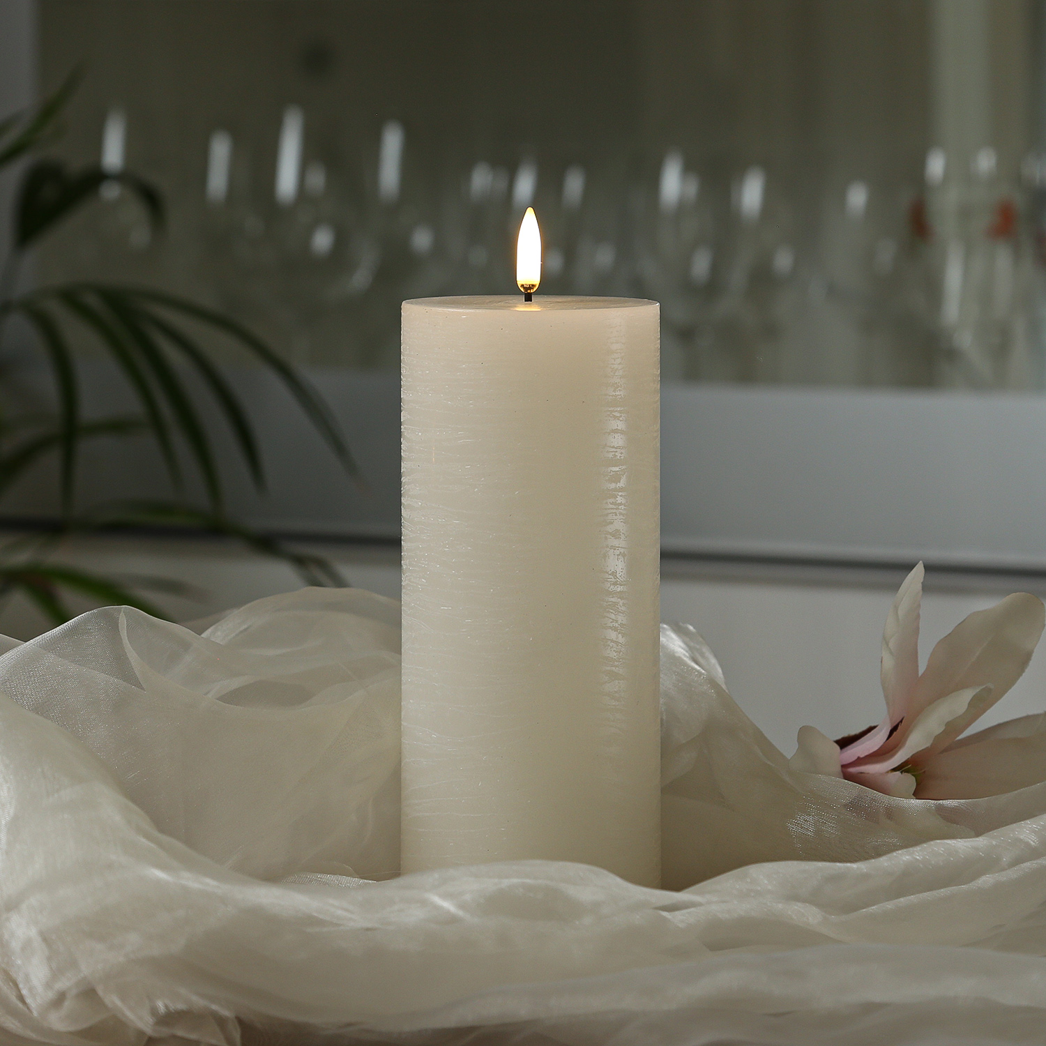 LED Kerze PIA - Rustik-Optik - Echtwachs - H: 20cm - D: 7,8cm - Timer - bis zu 1000 Std. - creme von UYUNI