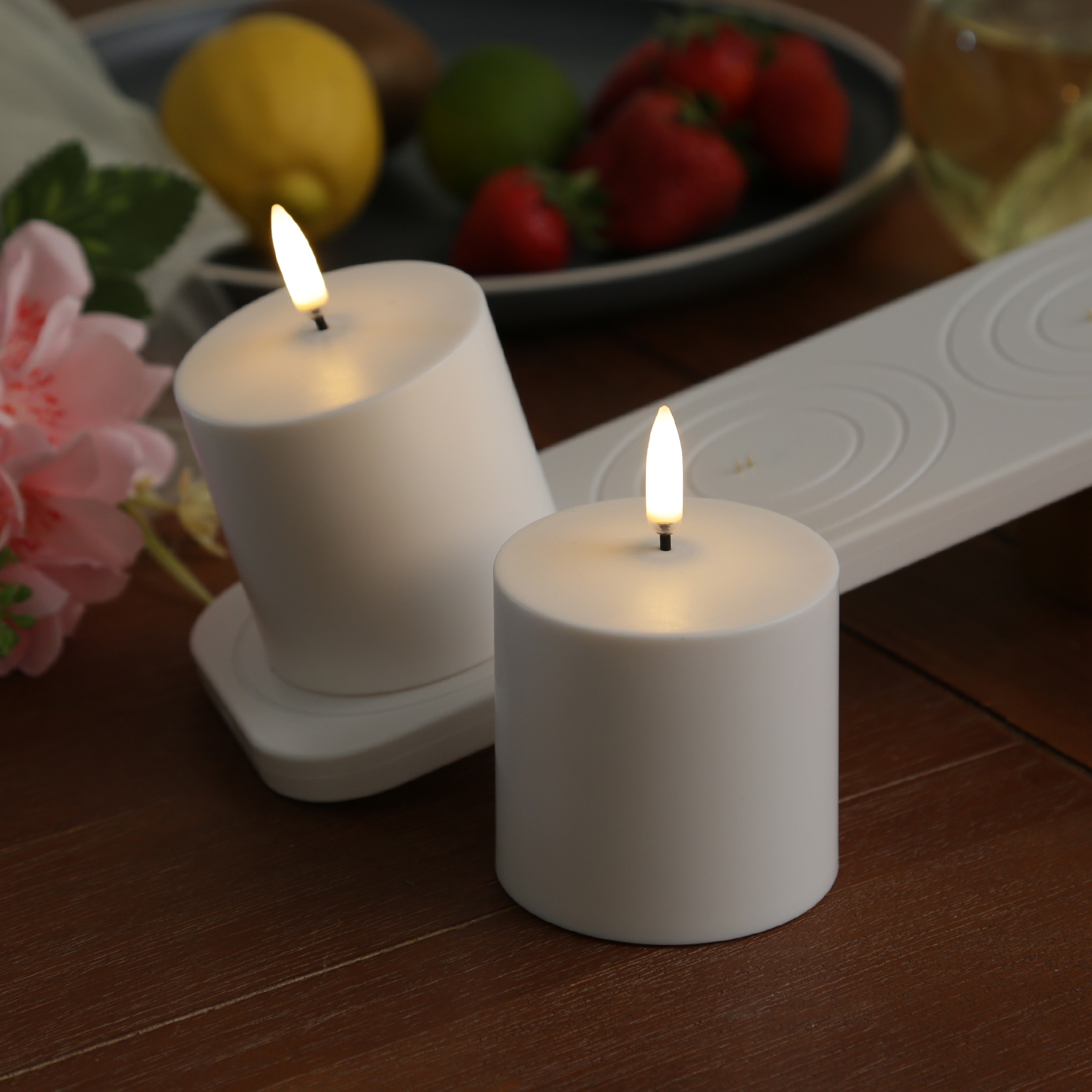 LED Kerzen - 2 wiederaufladbare LED Kerzen mit Ladestation - 6,8cm x 6,8cm - Timer - Innen/Außen von UYUNI