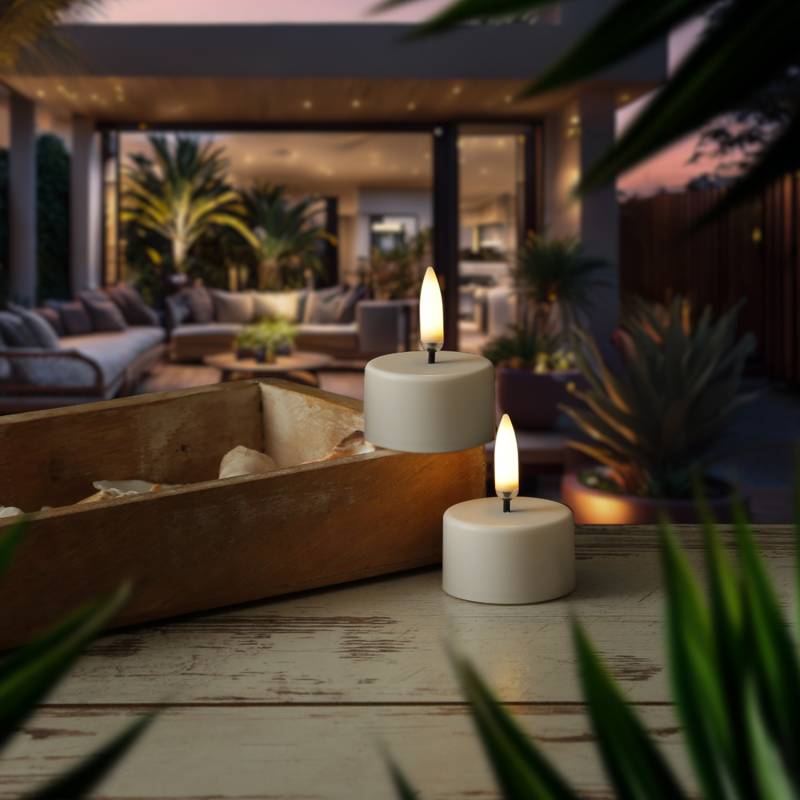 LED Mini Teelichter - 2 wiederaufladbare LED Teelichter - D: 4cm - Timer - weiß - für Außen von UYUNI