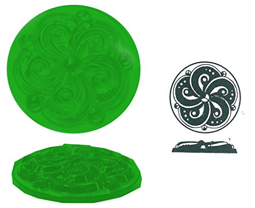 Ullmannglass Phantasiestein aus Glas, mit geschliffenem Boden, 1 STK, rund, Ränder gepresst, Ø ca. 35 mm, h ca. 6 mm (transparent smaragdgrün) von Ullmannglass