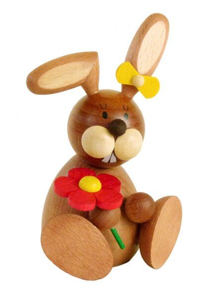 Ullrich Neuhausen Osterhase sitzend mit Blume aus dem Erzgebirge von Ullrich Neuhausen