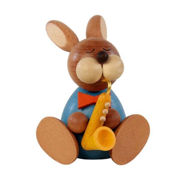 Ullrich Neuhausen Osterhase sitzend mit Saxophon aus dem Erzgebirge NEU 2021 von Ullrich Neuhausen
