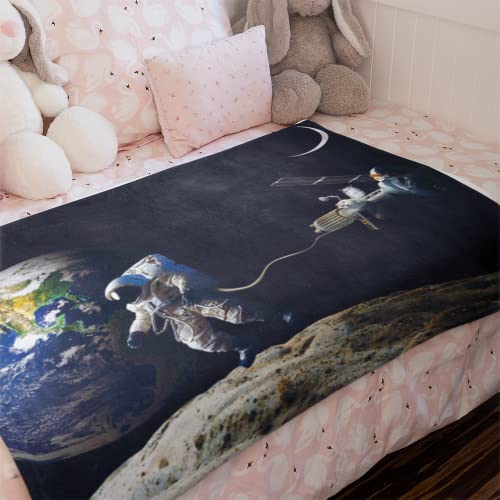 Ulticool - Decke - Astronaut Oben Globus Planeten Universum - Kinderzimmer Weich Fleece Flanell Wärme - 150 x 100 cm - Überwurf - Plaid Dekoration Jugendzimmer Mädchen Junge von Ulticool